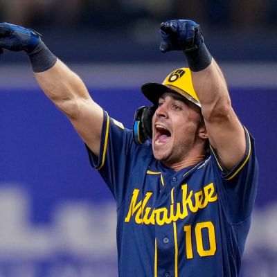 Brewers rout the Rays 10-1 to move within a win of their first World Series title