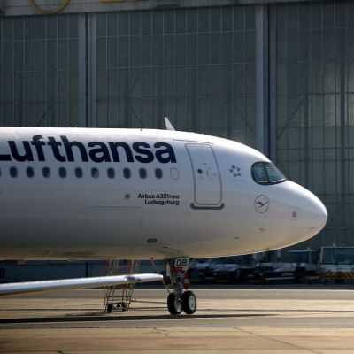 Lufthansa warns profits could fall amid fuel price volatility