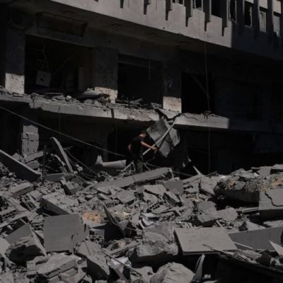 400 public figures sign a call to save Lebanon