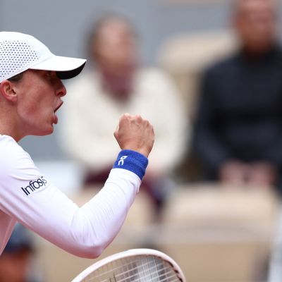 Swiatek demolishes Potapova in 40 minutes to reach French Open quarter-finals