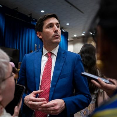 Key Trump health adviser resigns before midterm elections
