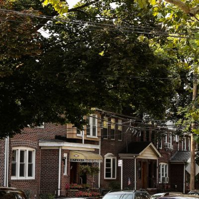 US single-family housing starts, building permits fell in April
