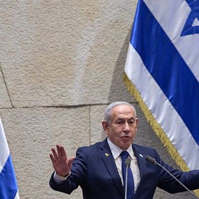 Israel : Netanyahu asks president to grant him pardon from corruption charges