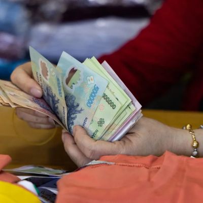 Vietnam’s Dong Declines to Record Low Against Dollar