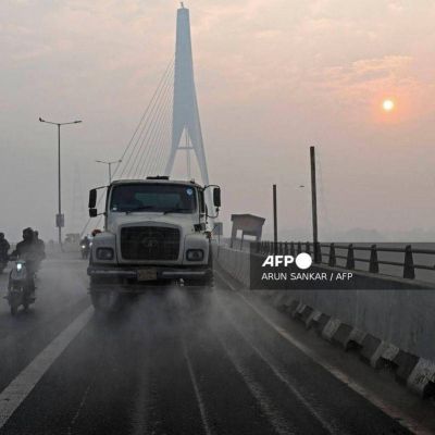 Toxic haze chokes New Delhi as air pollution hits 16 times WHO limit