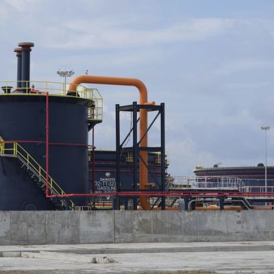 Africa’s biggest oil refinery begins production in Nigeria with the aim of reducing need for imports