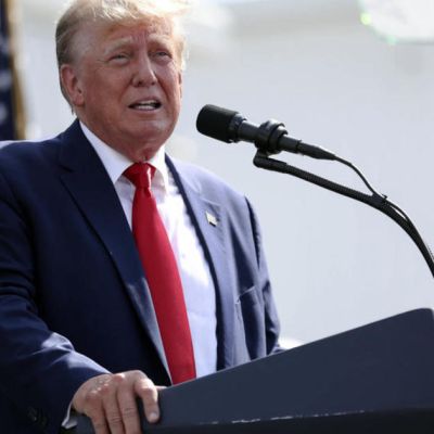 Trump speaks with UAW members in Michigan