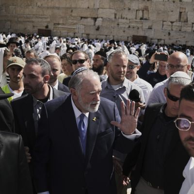 ‘We are Home’: Huckabee Receives Warm Jerusalem Welcome as New US Ambassador