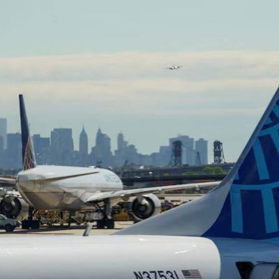 Hundreds of flights canceled across major US airports after cable cut by construction workers – Check list of airports affected