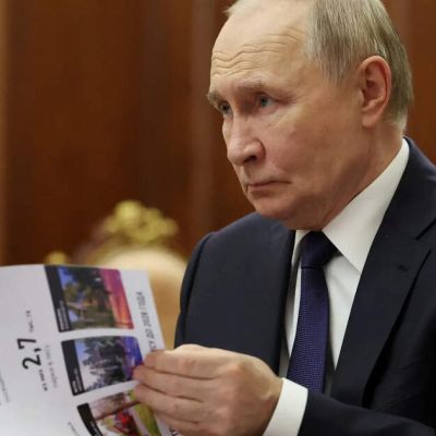 Vladimir Putin amends law to let Russia ignore foreign criminal courts