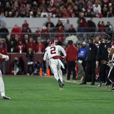 Alabama Withstands Oklahoma Attack Early, Wins in Norman