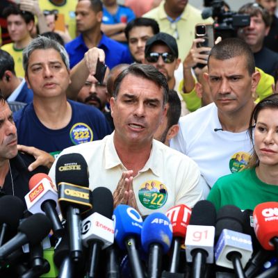 Brazil’s presidential race to go to second round as Flávio Bolsonaro leads incumbent Lula – AOL