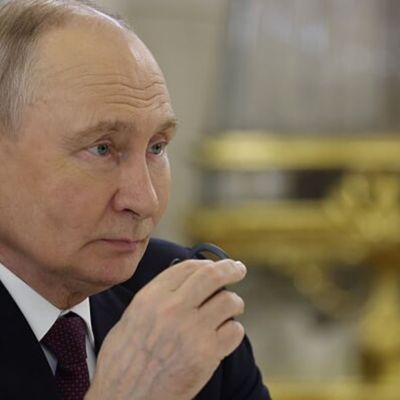 Putin invites Zelensky to Moscow for direct peace talks in possible war breakthrough – AOL