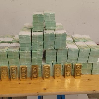 Budapest showed the money and gold seized from Ukrainian cash collectors