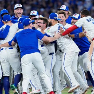 George Springer’s epic home run helps send the Toronto Blue Jays to the World Series with ALCS Game 7 win over Seattle