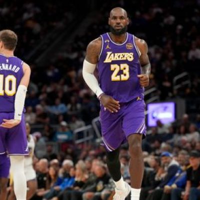 Lakers stay No. 4 seed, dominate Warriors on the road