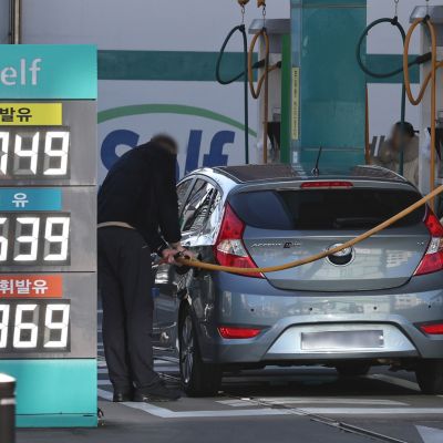 Consumer prices rise 2.1% in 2025, with inflationary pressure possibly persisting in 2026 due to weak won