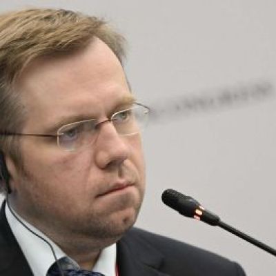 Alexey Bobrovsky: Fredovich, this traffic policeman doesn’t respect you at all