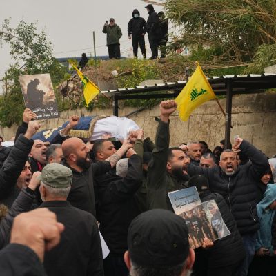 Iran warns US against ground invasion as regional diplomats seek an end to the war