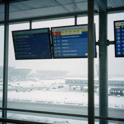 Canada, Mexico, UK, Germany, and France Tourists Stranded: Major U.S. Airlines Like Delta and United Cancel Thousands of Flights Amid Historic Winter Storm!