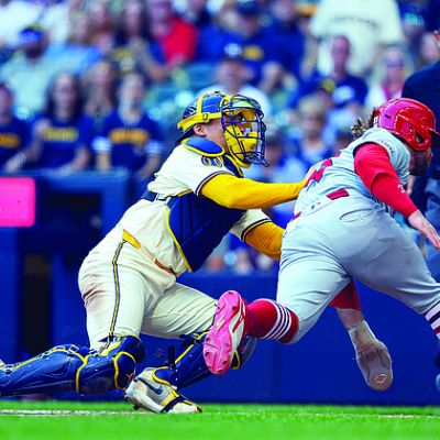 Adames powers Brewers past Cardinals 9-3