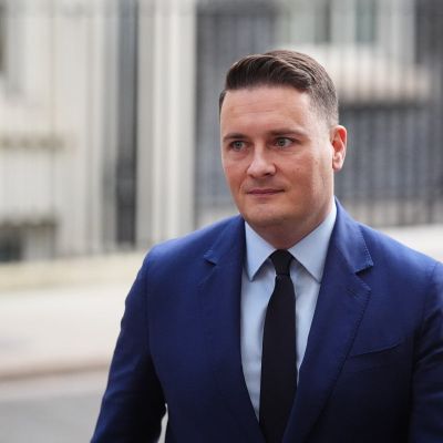 Labour pledges to meet NHS cancer targets not hit since 2015 under 10-year plan