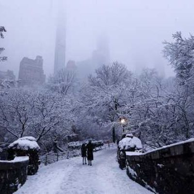 Post-Christmas snowstorm slicing through Northeast; hundreds of flights delayed, canceled