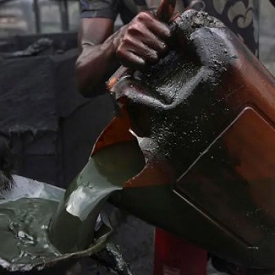 Oil Rises More Than 1% On Supply Risk