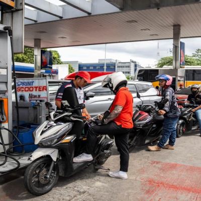 Oil tops $100 as Iran attacks overshadow IEA’s historic reserve release