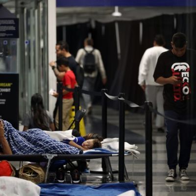 Letters: Chicago's housing of migrants at airports should not invite punishment from Congress