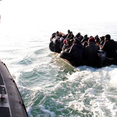 EU governments back ‘return hubs’ in tightening of migration policy