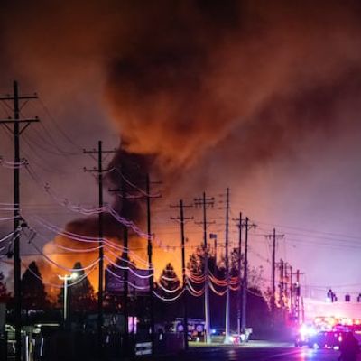 At least 3 dead, 11 injured in UPS plane crash in Kentucky  | CBC News