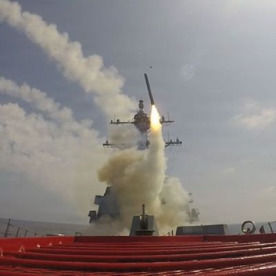 Oil prices dive as US, Iran pause missile exchanges