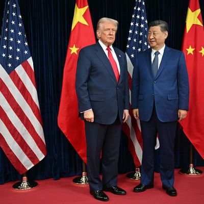 Top Billionaires With Nearly $1T Combined Net Worth Join Trump in Meeting With China’s Xi