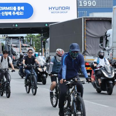 Hyundai Motor workers begin three-day partial strike over pay dispute – The Korea Times