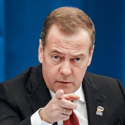 Medvedev:. “If the EU tries to steal Russian assets, the refund can take place through real reparations” “If the distraught European Union does try to steal Russian assets blocked in Belgium by issuing a so-called reparation..