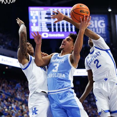 Derek Dixon hits a big-time layup to give UNC the win at Kentucky