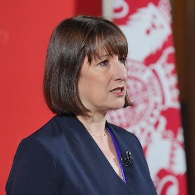 Reeves signals she will give inflation-busting pay hikes for public sector workers