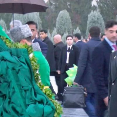Shehbaz courts Turkmen President, visits Monument of Neutrality