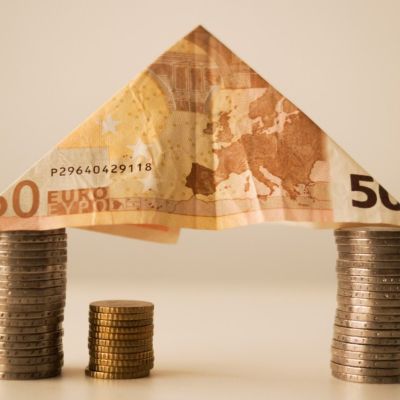 Euro area household saving rate climbs in second quarter