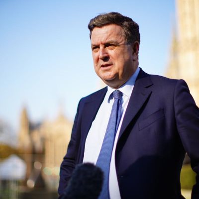 Politics latest: Tories bid to counter Farage with migrant benefits threat