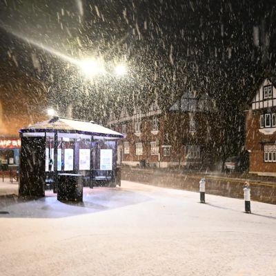 Travel disruption warnings as snow hits Britain