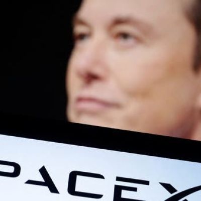 Elon Musk denies reports of SpaceX seeking $800 billion valuation