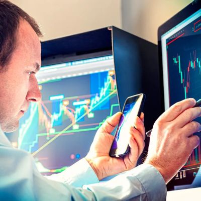 Forget Super Micro Computer: Billionaires Are Selling It and Buying These 6 Artificial Intelligence (AI) Stocks Instead