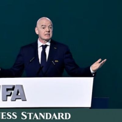 FIFA apologises to members as Infantino holds crisis meeting amid