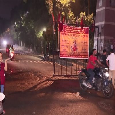 JNU Students’ Union and ABVP Clash Over Effigy Burning Incident