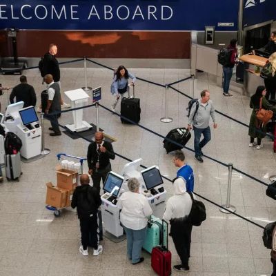 Hundreds of flights cut at major US airports amid govt shutdown