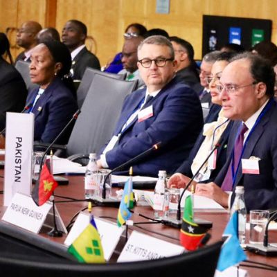 Aurangzeb highlights key role of climate finance for developing nations