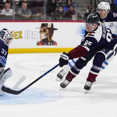 Avalanche top floundering Jets for 12th straight home win