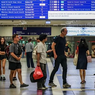 Thousands stranded as technical malfunction temporarily halts entire German railway network